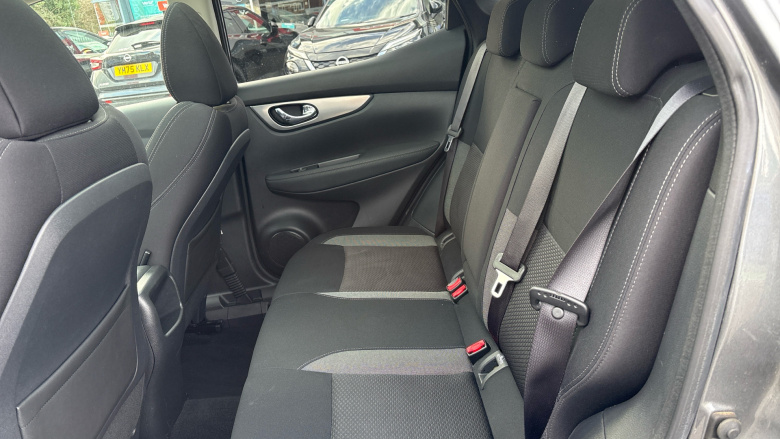 Nissan Qashqai 1.3 DiG-T N-Connecta 5dr [Glass Roof Pack] Petrol Hatchback